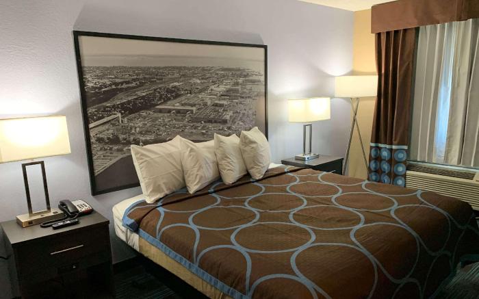 Super 8 by Wyndham Newport News