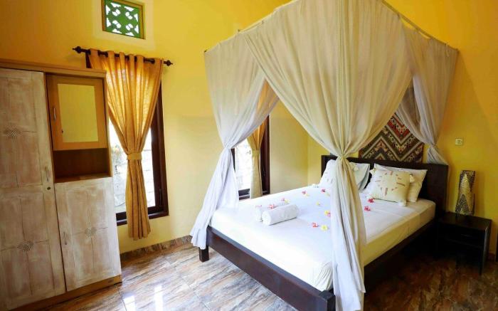 KIRANA HOMESTAY  QUEEN GUEST ROOM