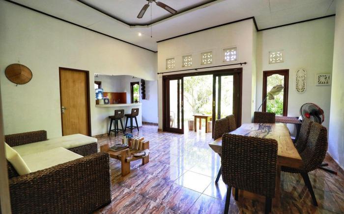 KIRANA HOMESTAY  QUEEN GUEST ROOM
