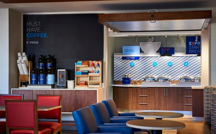 Holiday Inn Express & Suites Moody - Leeds By IHG