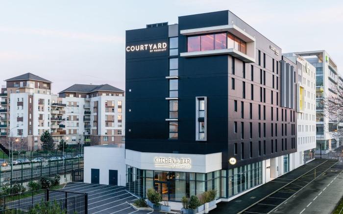 Courtyard Paris Creteil