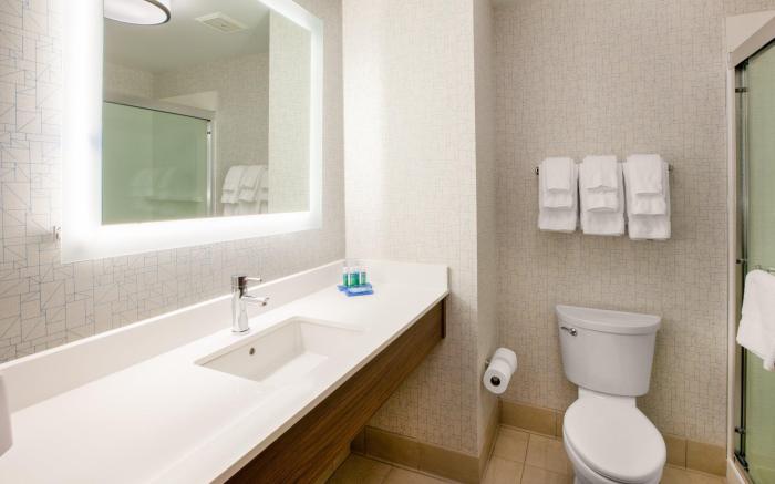 Holiday Inn Express Jamaica - JFK AirTrain - NYC By IHG
