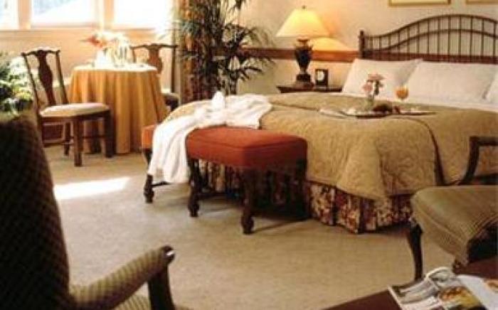 Chateau Merrimack Hotel & Spa