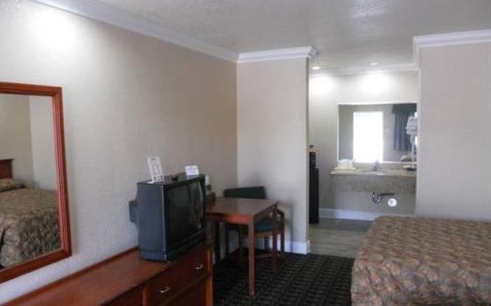 Edge Water Inn