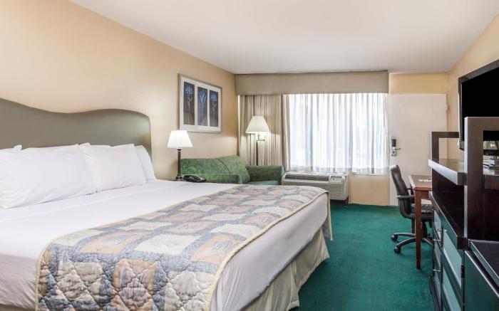 Ramada by Wyndham Altamonte Springs Near I-4