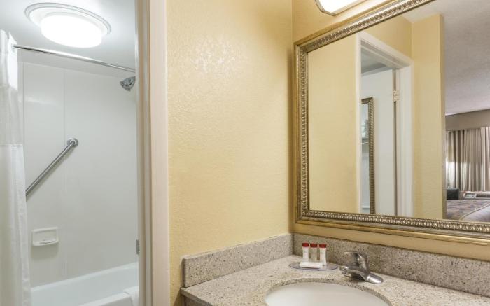 Ramada by Wyndham Altamonte Springs Near I-4