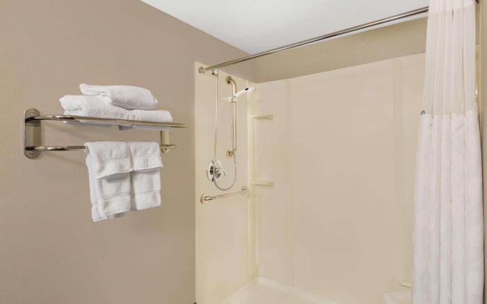 Clarion Inn Des Moines Airport