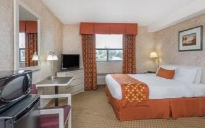 Travelodge by Wyndham Windsor