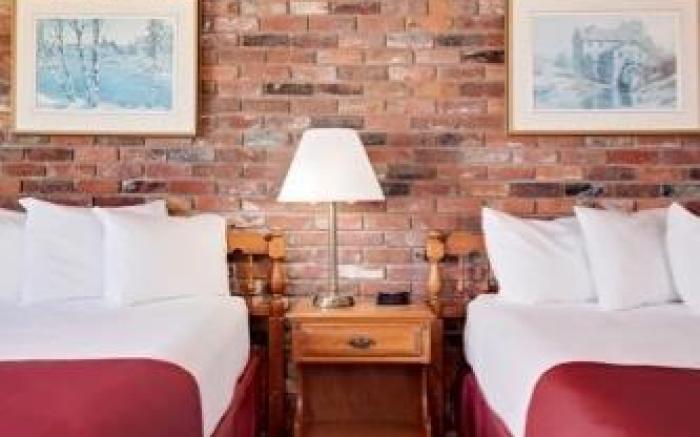 Ramada by Wyndham Gananoque Provincial Inn
