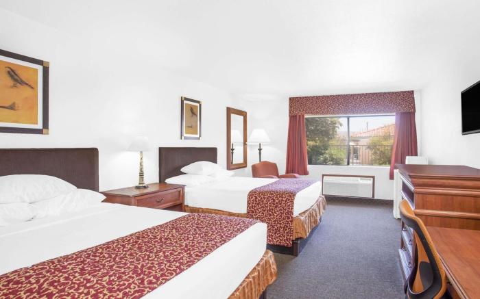 Ramada by Wyndham Barstow