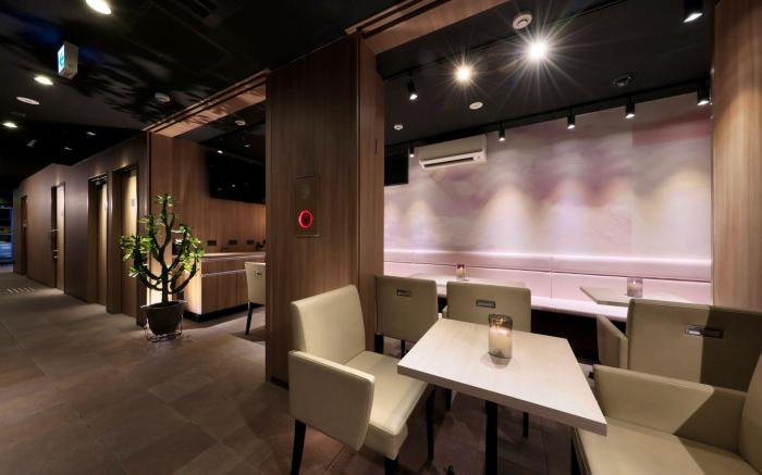 Nipponbashi Crystal Hotel