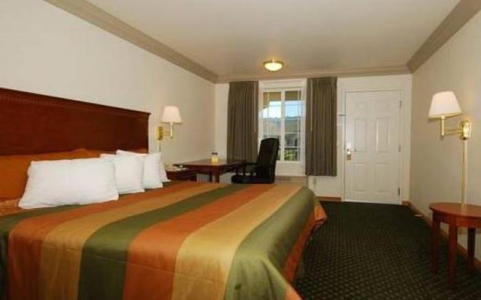 Cloverdale Wine Country Inn and Suites