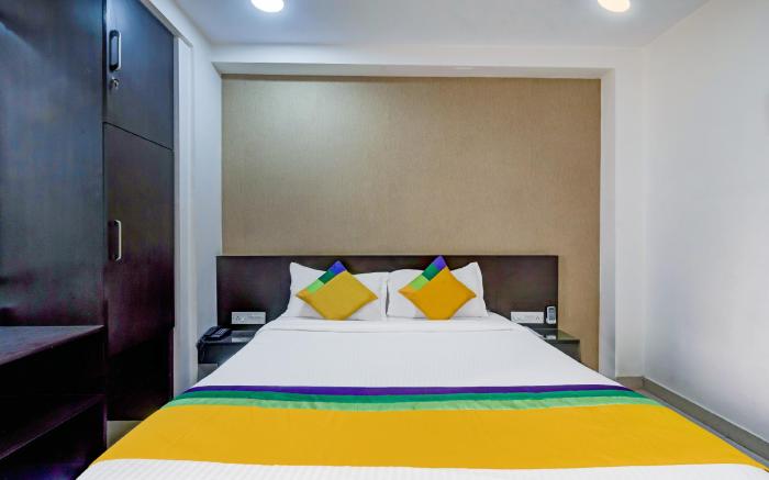 Itsy Hotels Neeranand Plaza