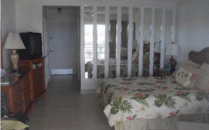 Cove Inn on Naples Bay