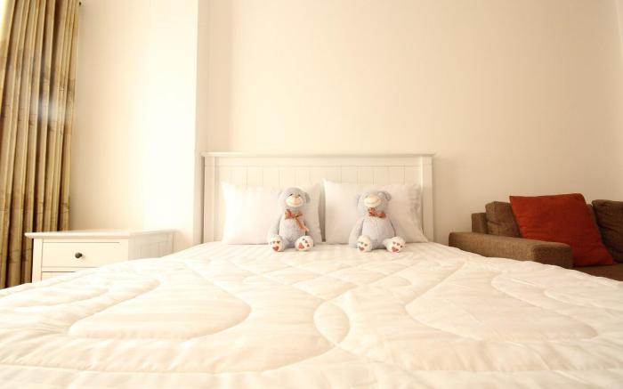 Apartment with balcony on Nguyen Trai, dist.1 $390