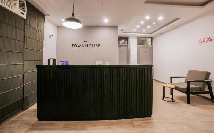 Townhouse 330 DLF Phase-2 Near Leisure Valley Park