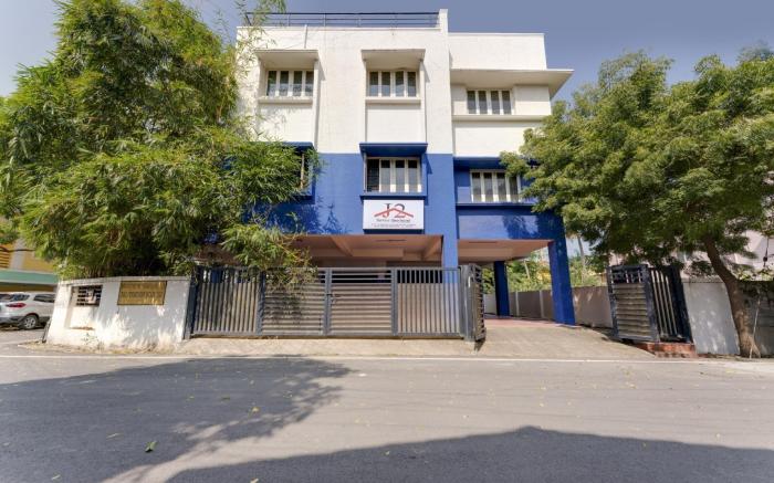 Hotel O J2 Service Apartment