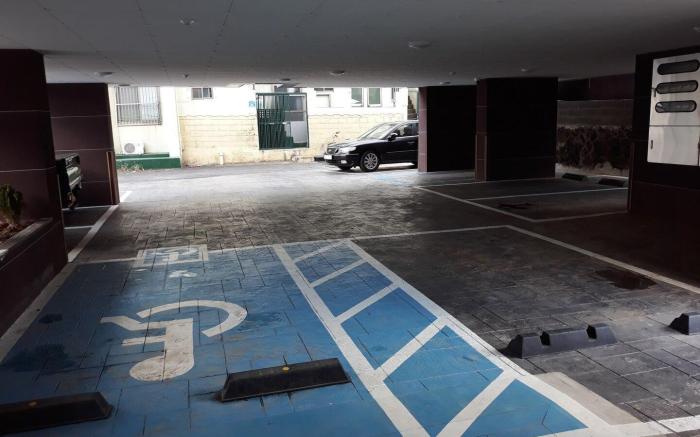 Room 302, 10 minutes on foot to Dongmun Market, close to the airport, cooking and laundry available