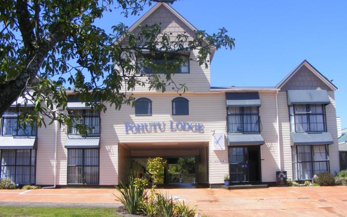 Pohutu Lodge Hotel