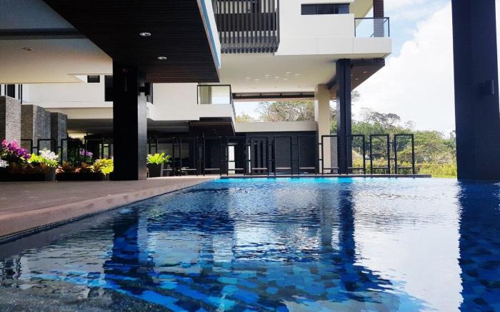 Escape Condominiums Beachfront suite 2bedroom-E276