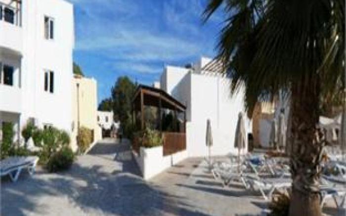 Matina Pefkos Aparthotel