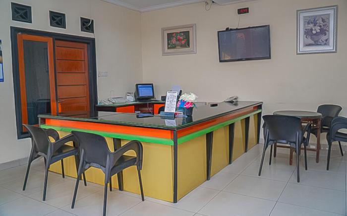 RedDoorz Plus @ Cibogo Puncak 3