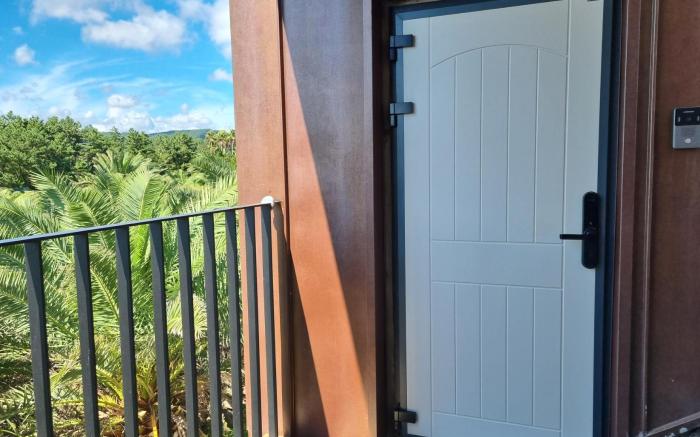 THE VILLAS OCEAN White