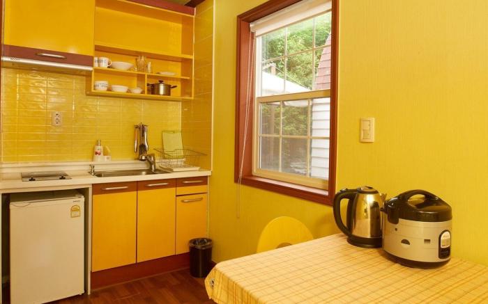 A. 해바라기(낮에는 산과 계곡이, 밤에는 별들이 아름다운 평창의 펜션)