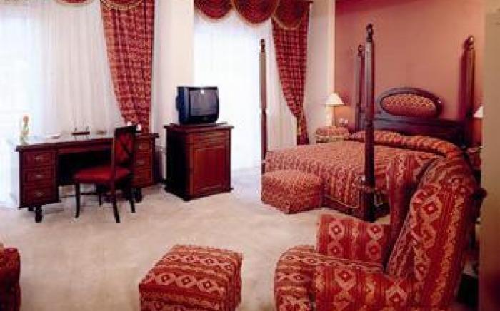 Lingos Hotel