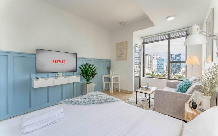 DANNY’s STYLIST FREE POOL APT in CBD, Bui Vien