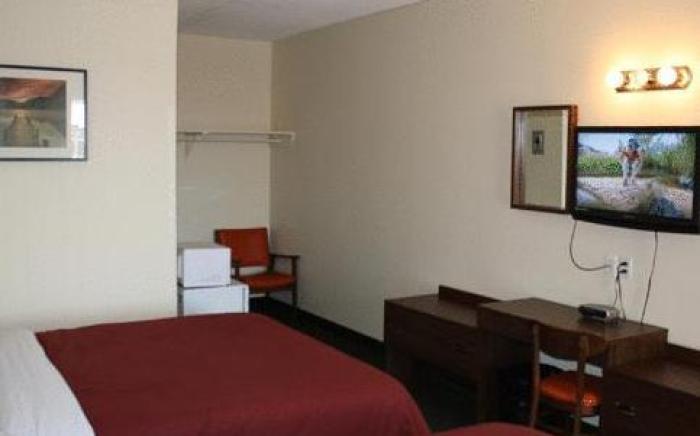 Empress Inn and Suites by the Falls