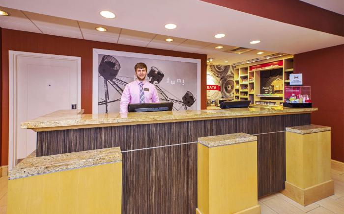Hampton Inn & Suites Madison West