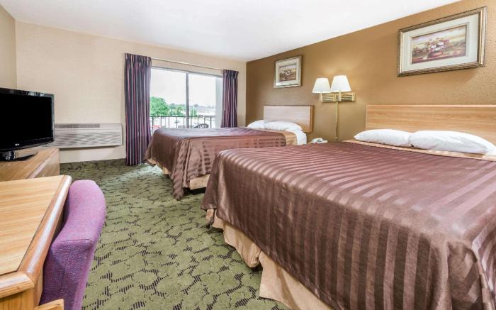 Travelodge by Wyndham Bloomington