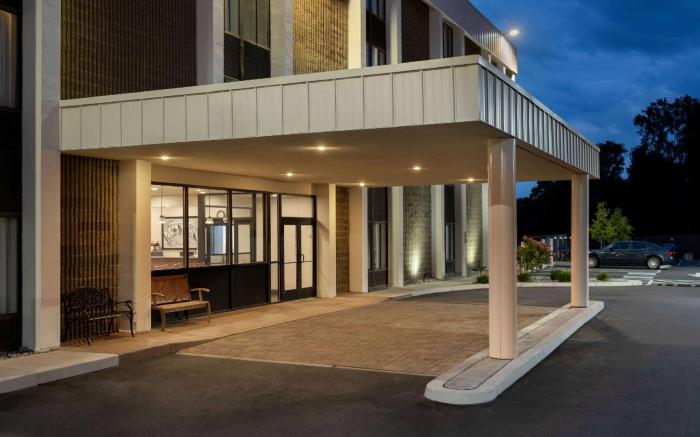 Super 8 By Wyndham Liverpool/Syracuse North Airport