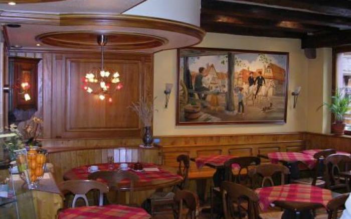 Logis Hotel De La Cloche