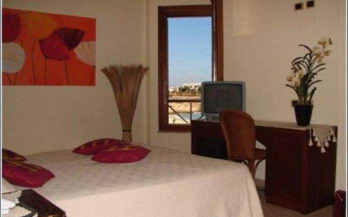 Hotel Il Faro Della Guitgia Tommasino