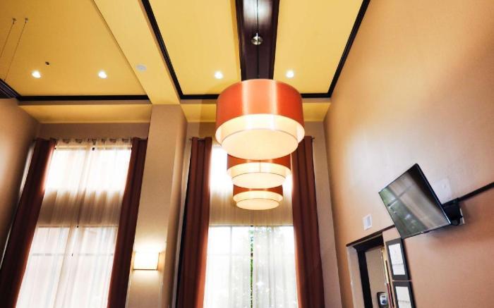 Hampton Inn & Suites Louisville East Hotel