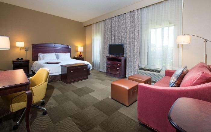 Hampton Inn & Suites Pensacola I-10 North at University Town Plaza