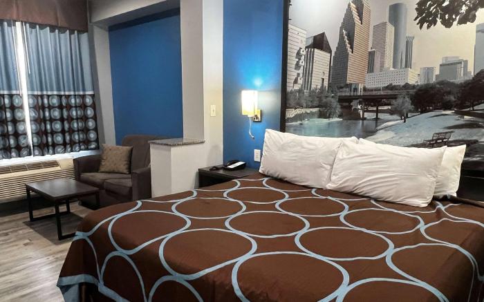 Super 8 By Wyndham Houston North I-45