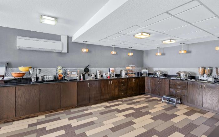 Best Western Luxbury Inn Fort Wayne