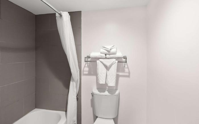 Best Western Luxbury Inn Fort Wayne