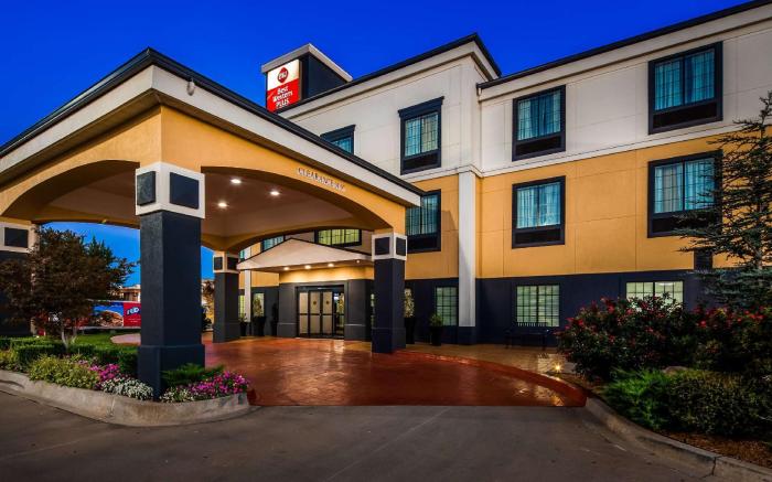 Best Western Plus Barsana Hotel and Suites