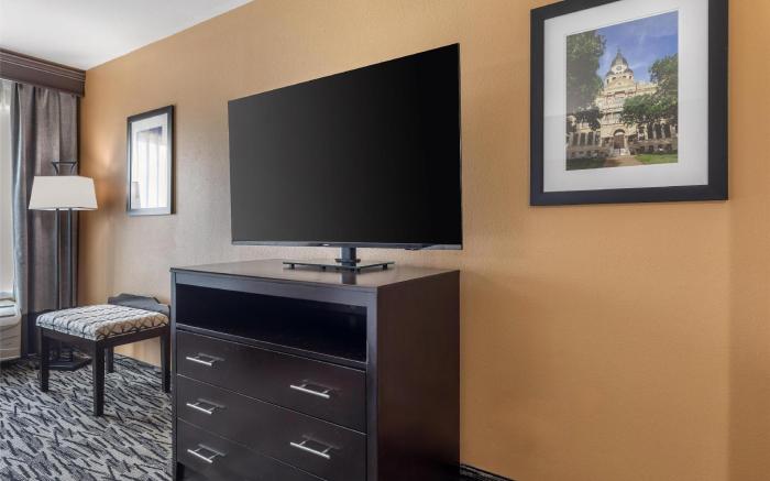 Best Western Plus Denton Inn & Suites