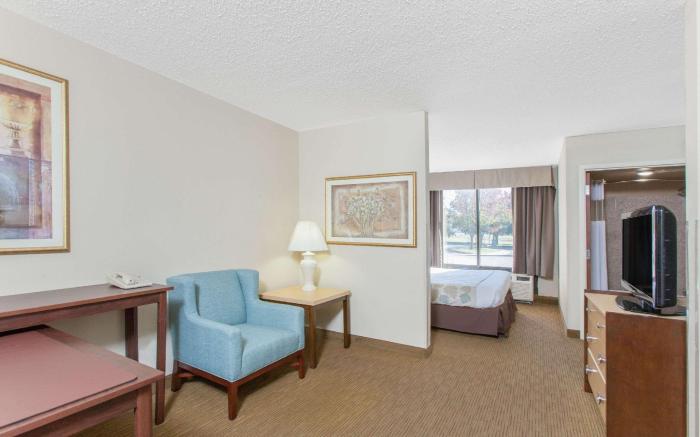 Hawthorn Suites by Wyndham Midwest City Tinker AFB