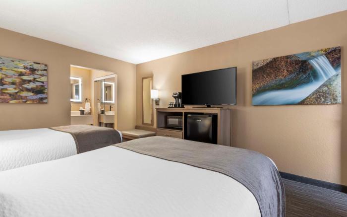 Best Western Plus Landing View Inn & Suites