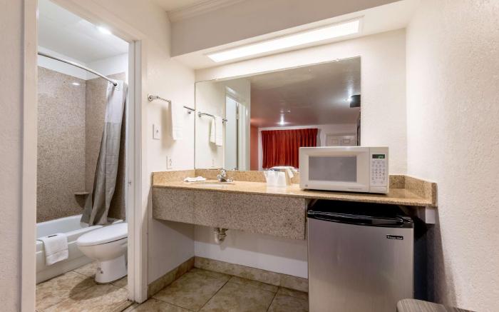 Motel 6 San Antonio, TX - Frost Bank Center