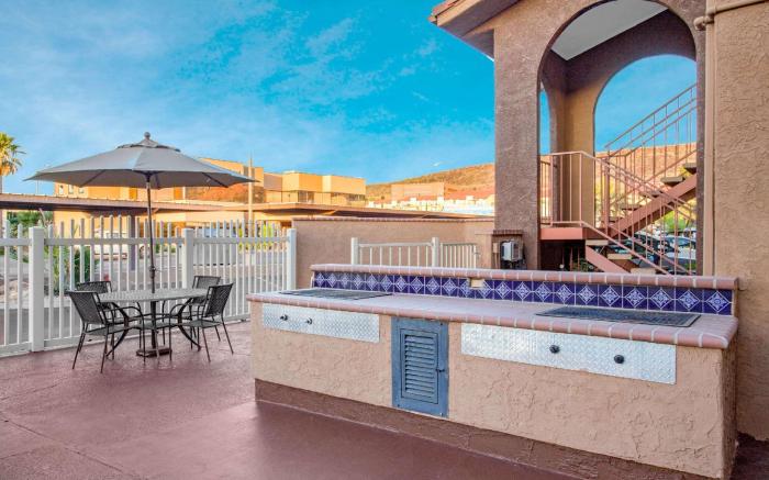 Howard Johnson Hotel & Suites by Wyndham St. George