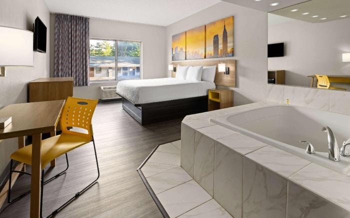 Days Inn & Suites by Wyndham Albany