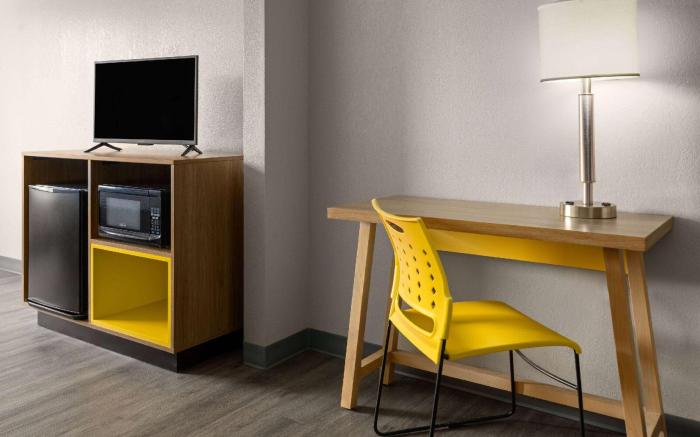 Days Inn & Suites by Wyndham Albany