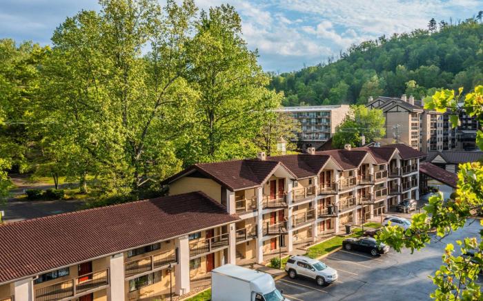 Super 8 By Wyndham Downtown Gatlinburg At Convention Center